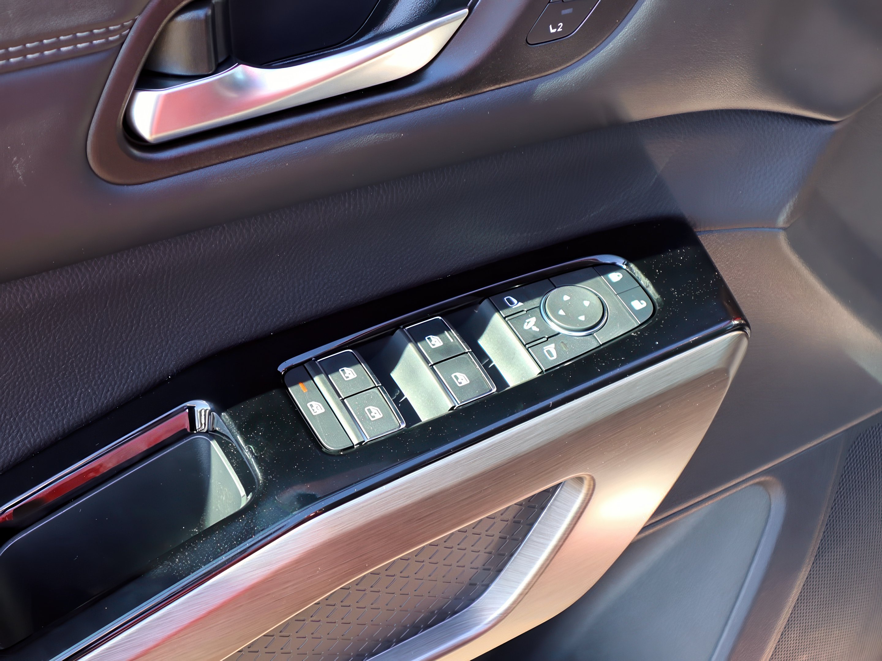 2025 Nissan Pathfinder Platinum photo 9