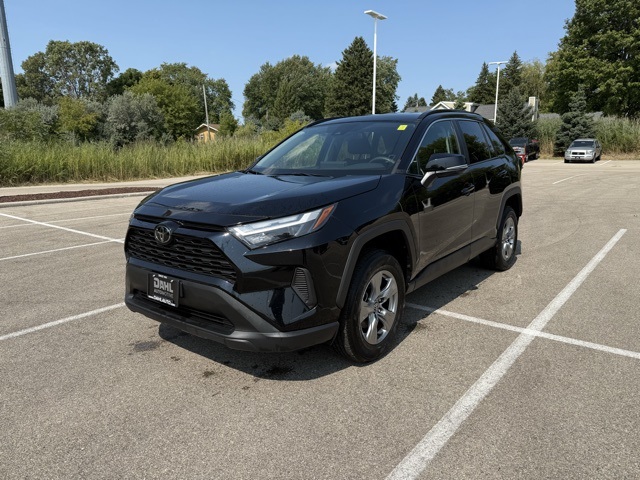 2024 Toyota RAV4 XLE photo 3