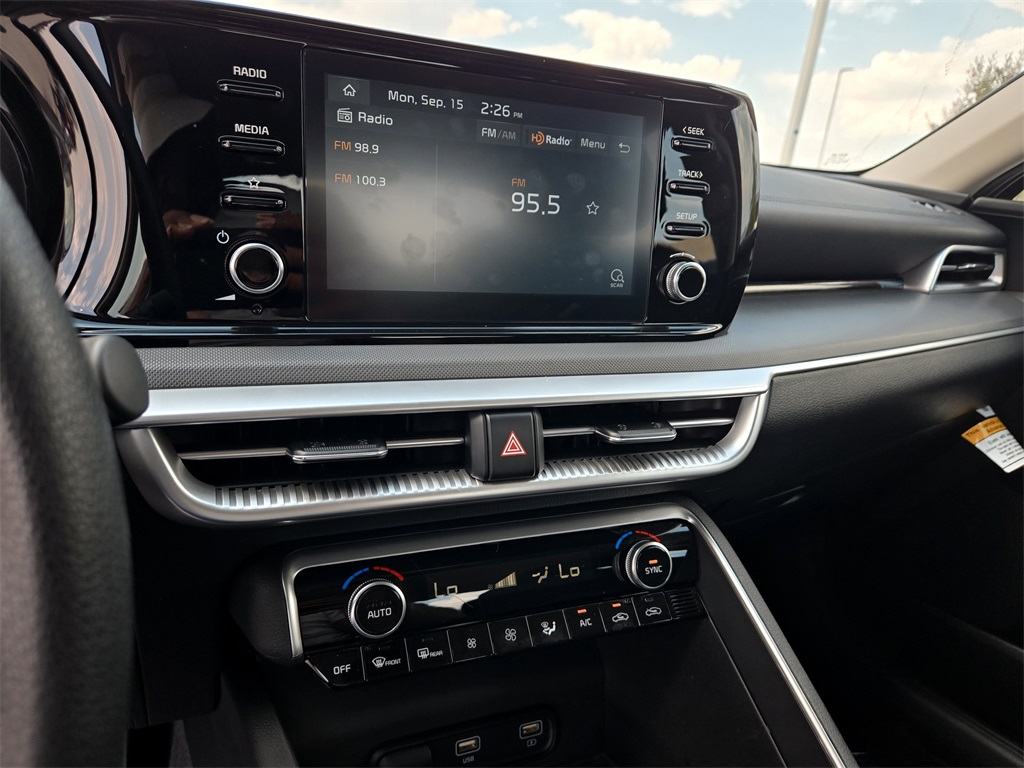 2021 Kia K5 LX photo 17