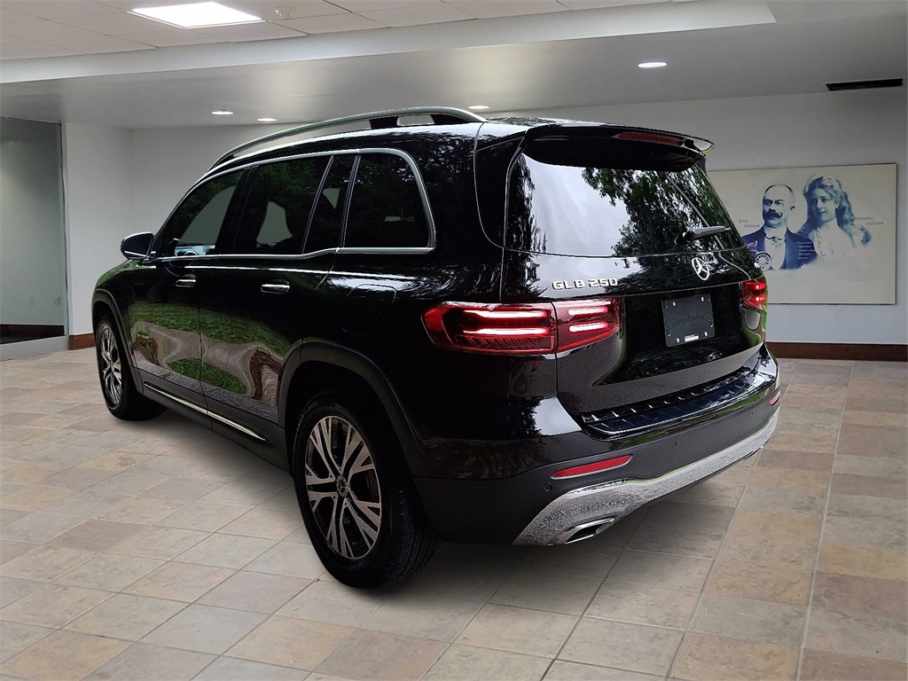 2025 Mercedes Benz GLB 250 4MATIC photo 3