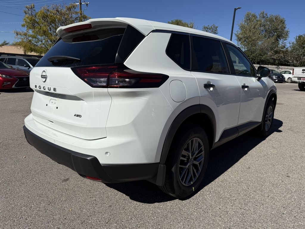 2025 Nissan Rogue S photo 3