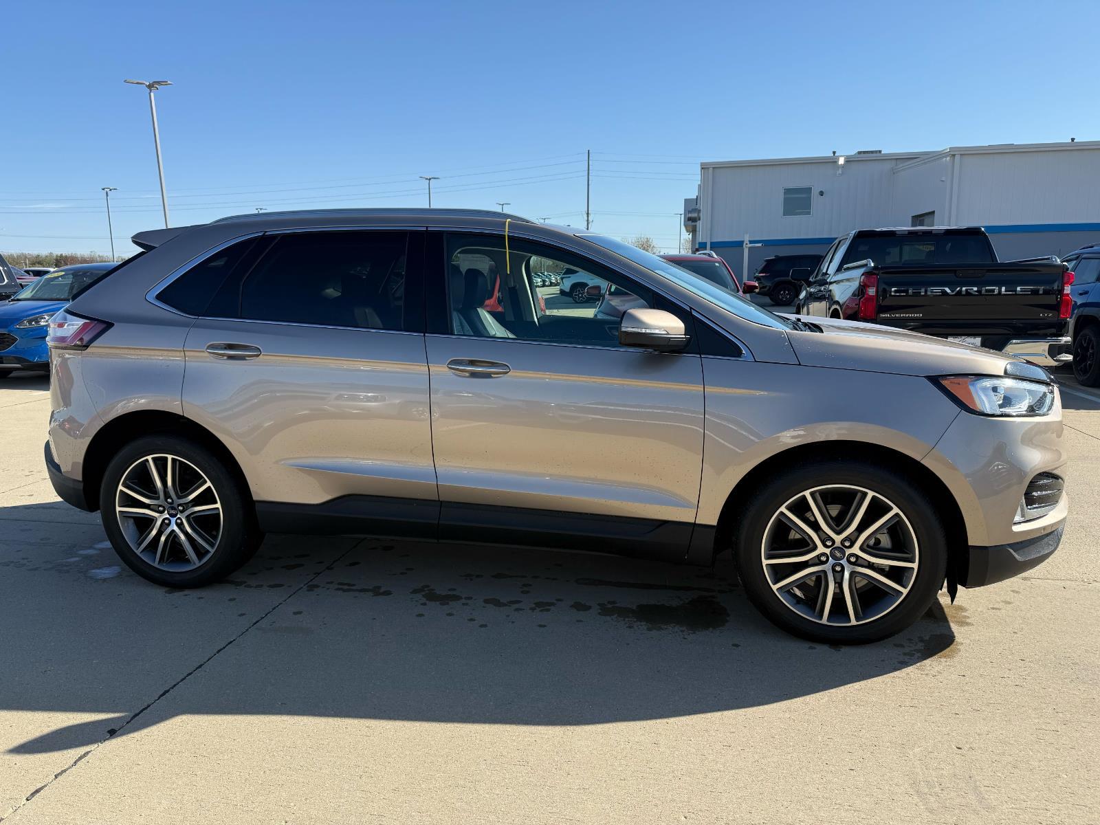 2020 Ford Edge Titanium photo 4