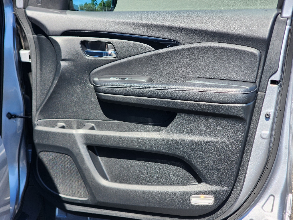 2019 Honda Ridgeline RTL-E photo 18
