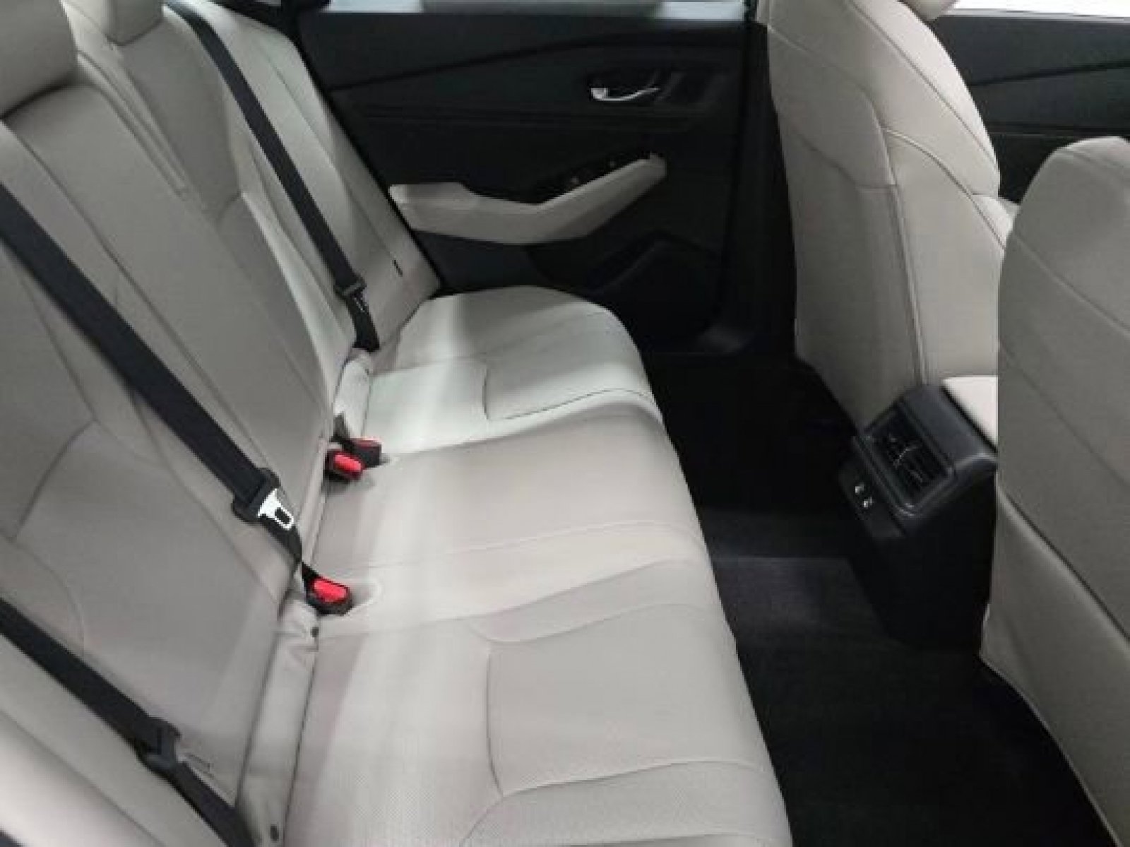 2025 Honda Accord Hybrid Touring photo 4