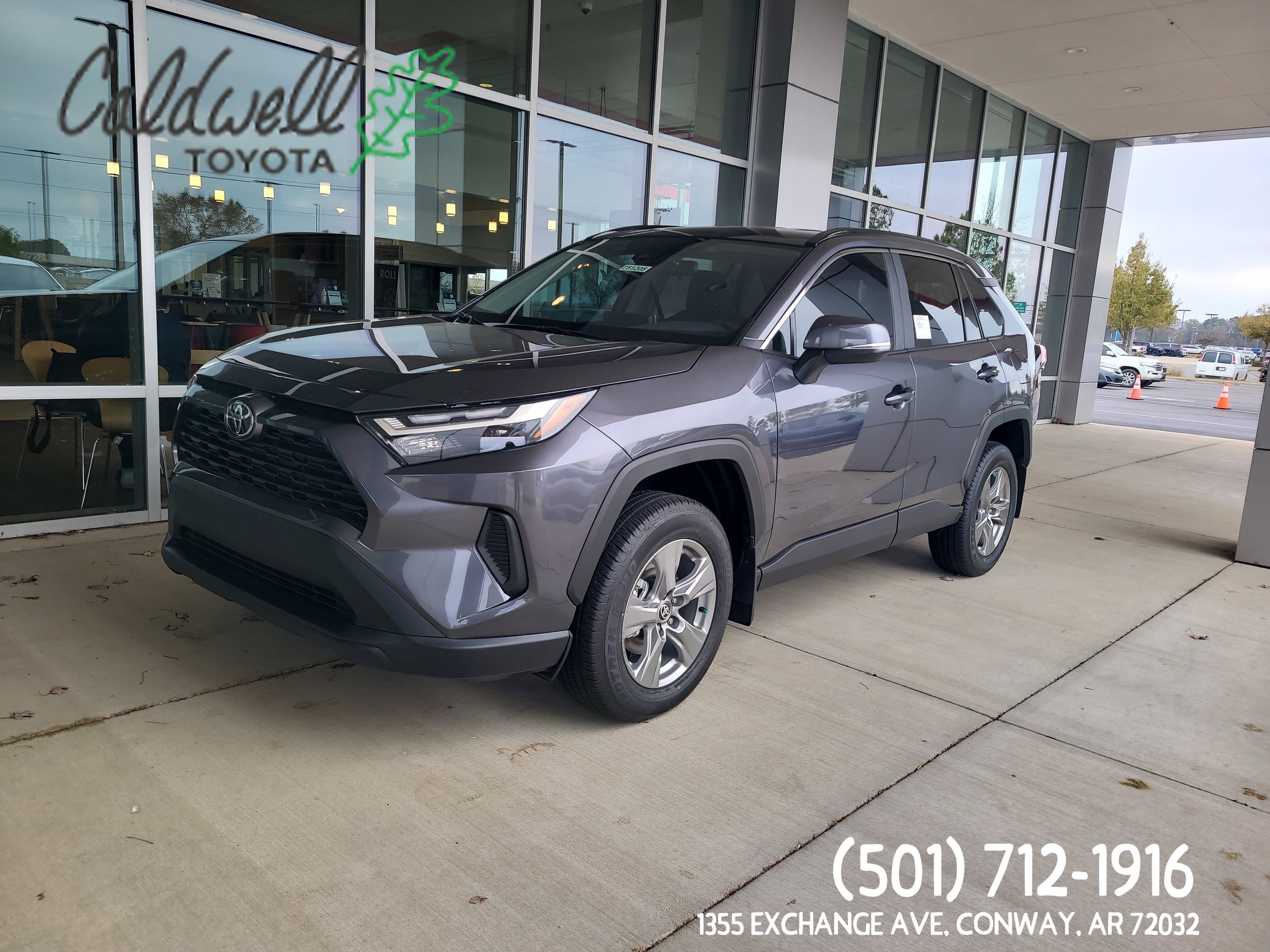 2025 Toyota RAV4 XLE's photo