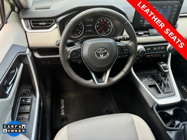 2020 Toyota RAV4 XLE Premium photo 13