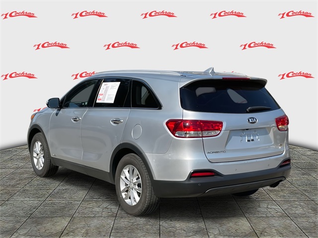 2017 Kia Sorento LX photo 4