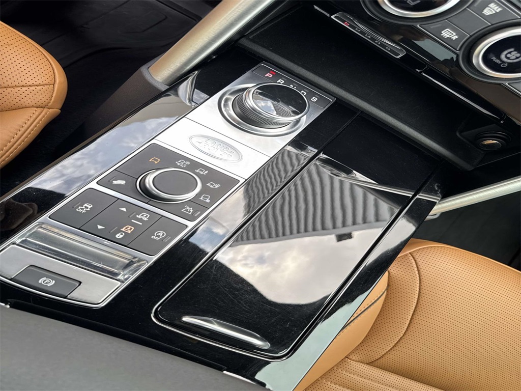 2020 Land Rover Discovery HSE photo 24