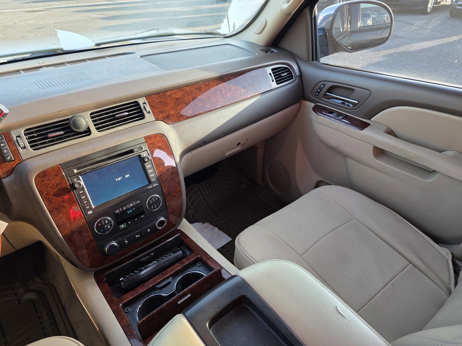 2011 Chevrolet Tahoe LTZ photo 12