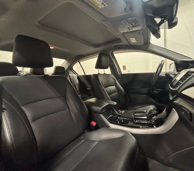 2017 Honda Accord Hybrid Touring photo 9