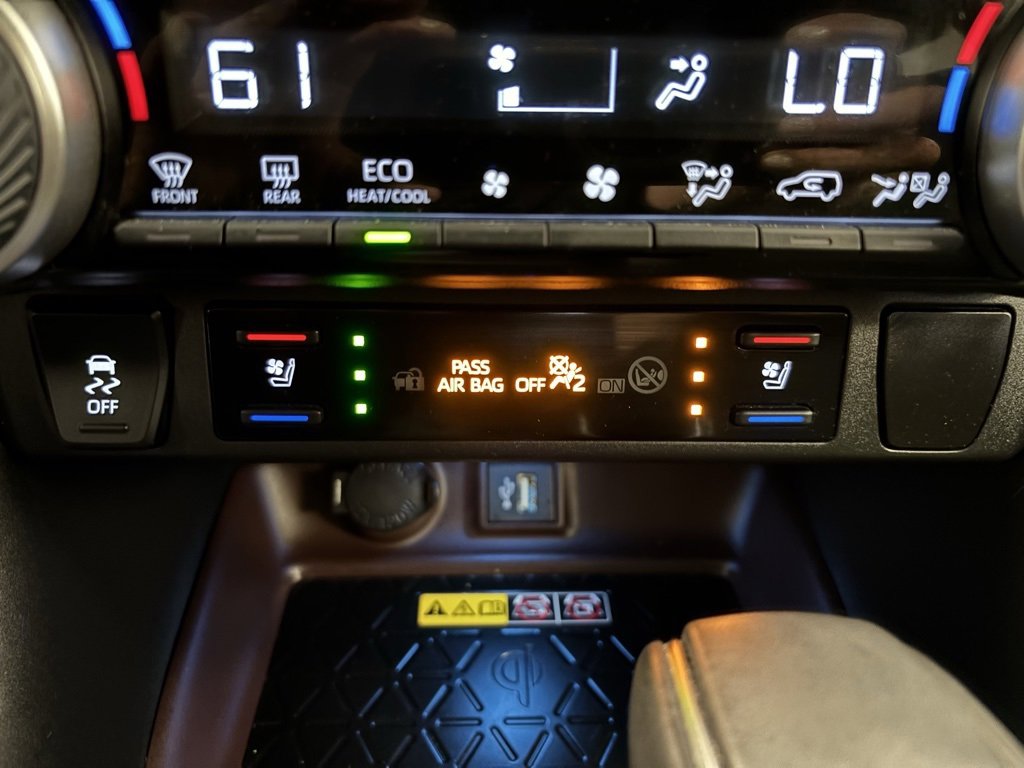 2023 Toyota RAV4 Hybrid Limited photo 3