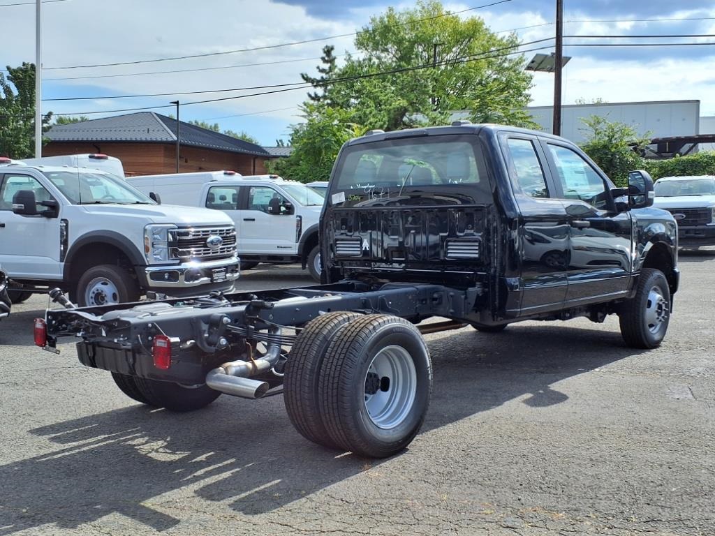 2025 Ford F-350 photo 6