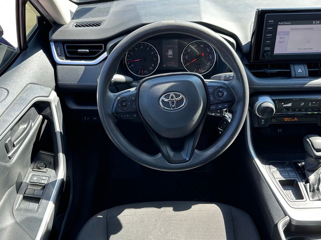 2019 Toyota RAV4 LE photo 6
