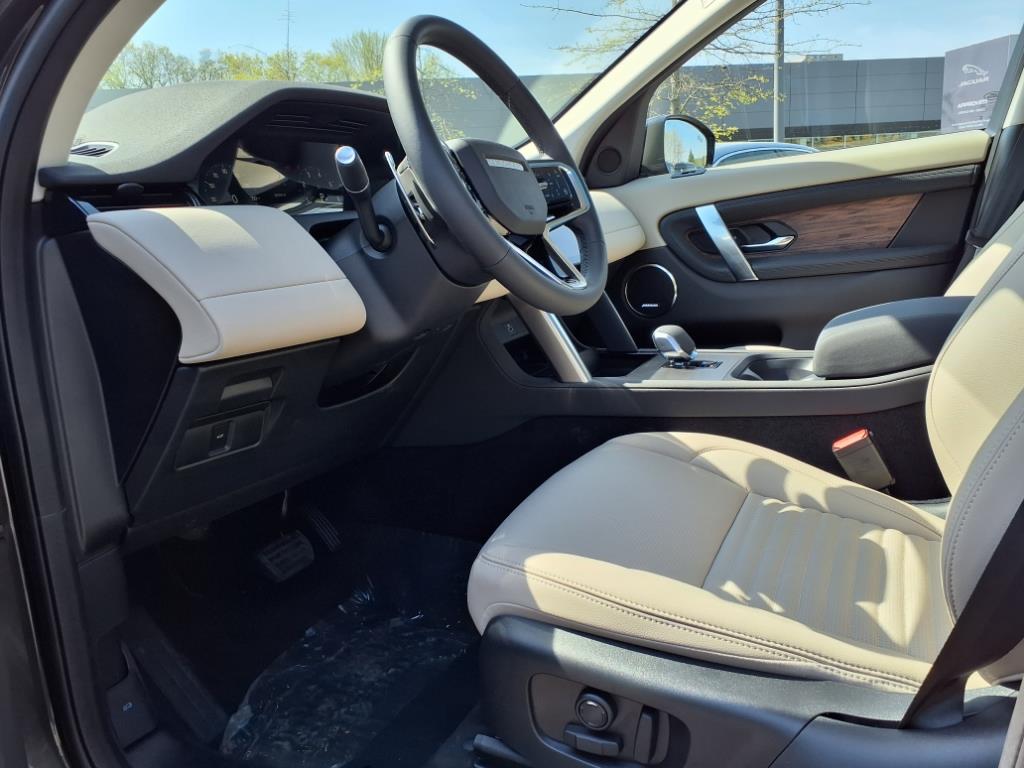 2025 Land Rover Discovery Sport S photo 16