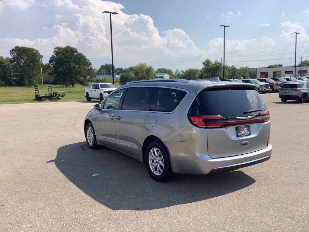 2021 Chrysler Pacifica Touring L photo 3