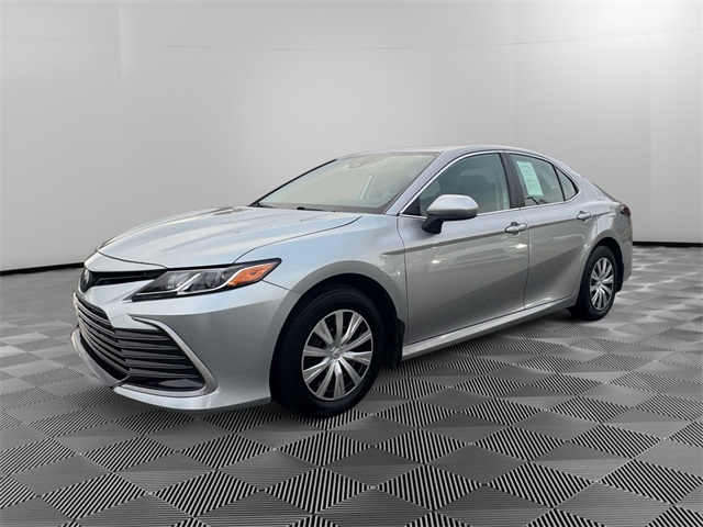 2022 Toyota Camry LE's photo