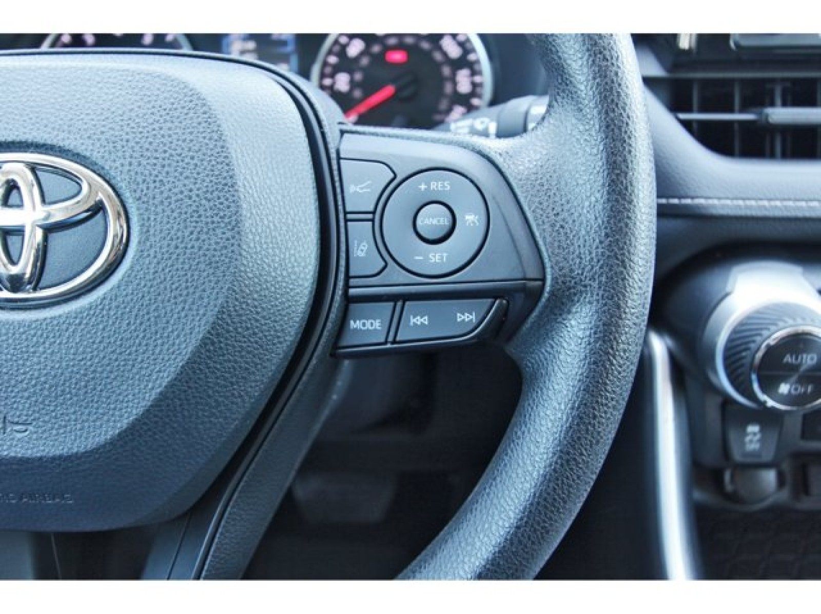 2022 Toyota RAV4 XLE Green at TX Auto Group