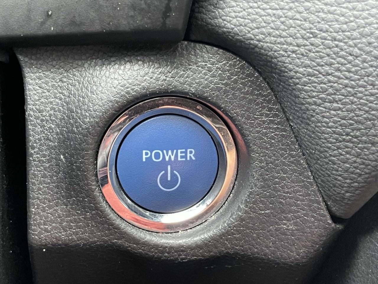 2022 Toyota RAV4 Hybrid SE photo 18