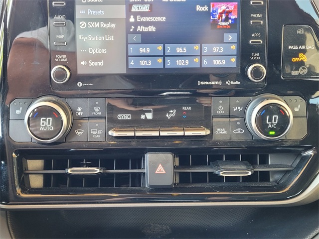 2022 Toyota Highlander XLE photo 24