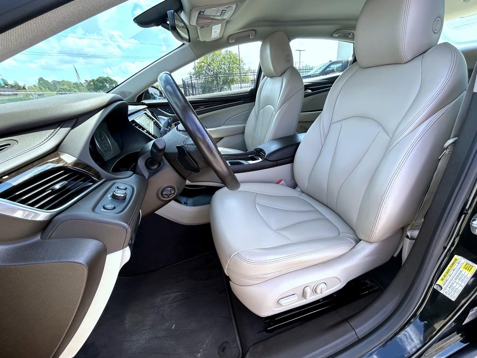 2017 Buick LaCrosse Preferred photo 10