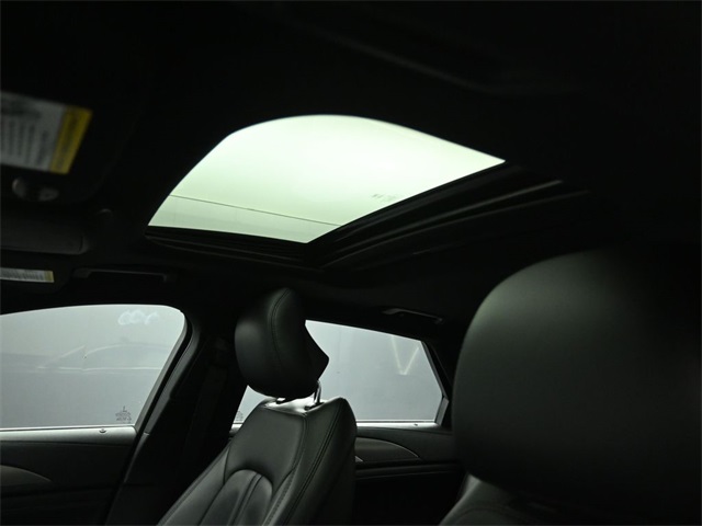 2017 LINCOLN MKZ - Image 19