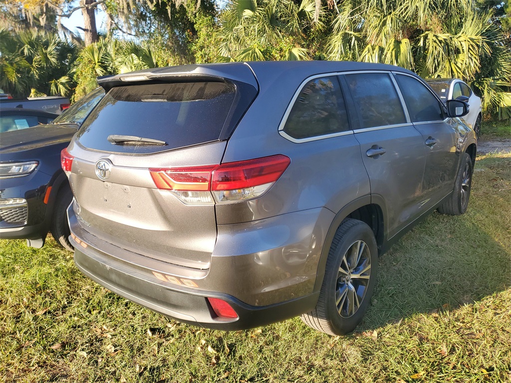 2019 Toyota Highlander LE photo 2