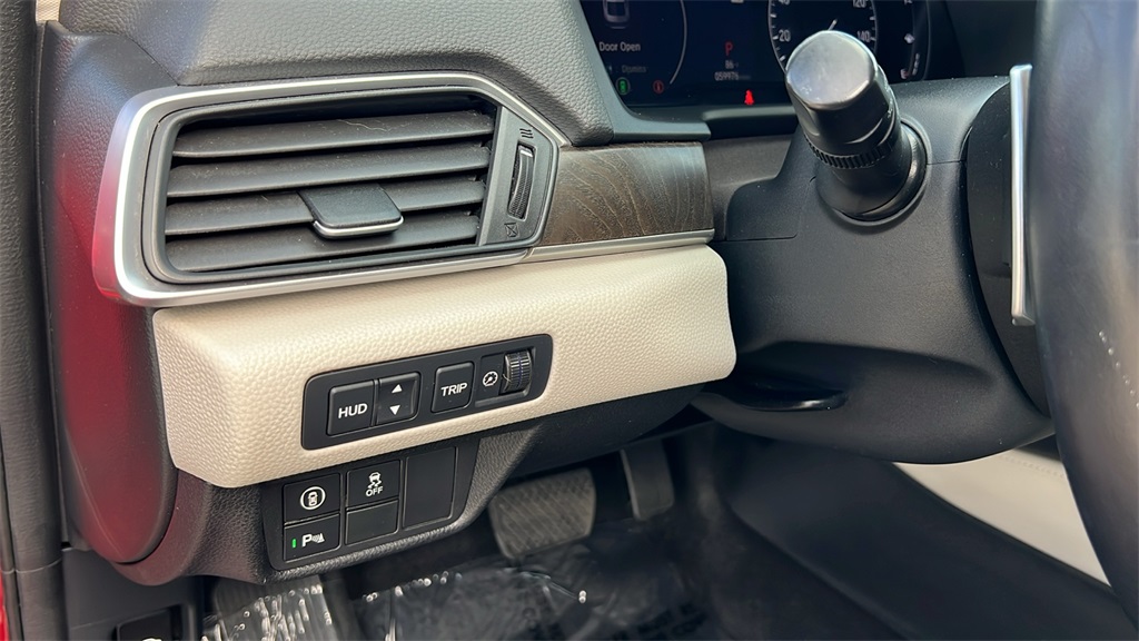 2018 Honda Accord Touring photo 12