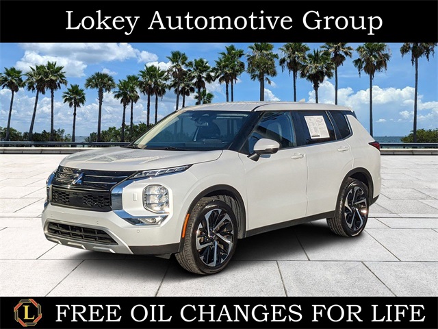 2024 Mitsubishi Outlander SE's photo