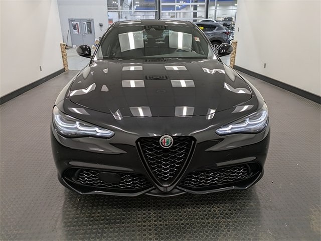 2024 Alfa Romeo Giulia Ti photo 2