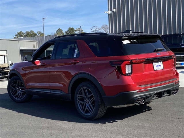 2025 Ford Explorer ST photo 3