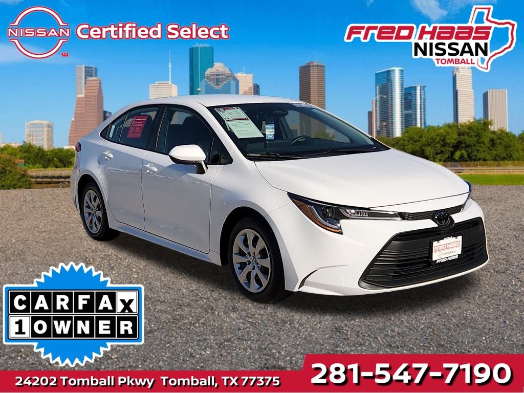 2025 Toyota Corolla LE's photo