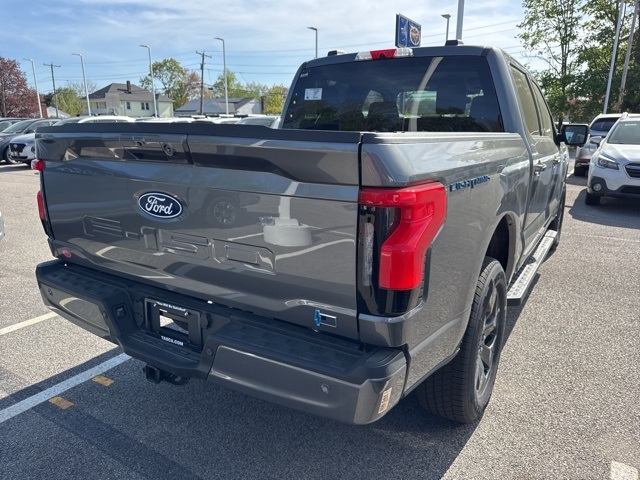 2025 Ford F-150 Lightning photo 3