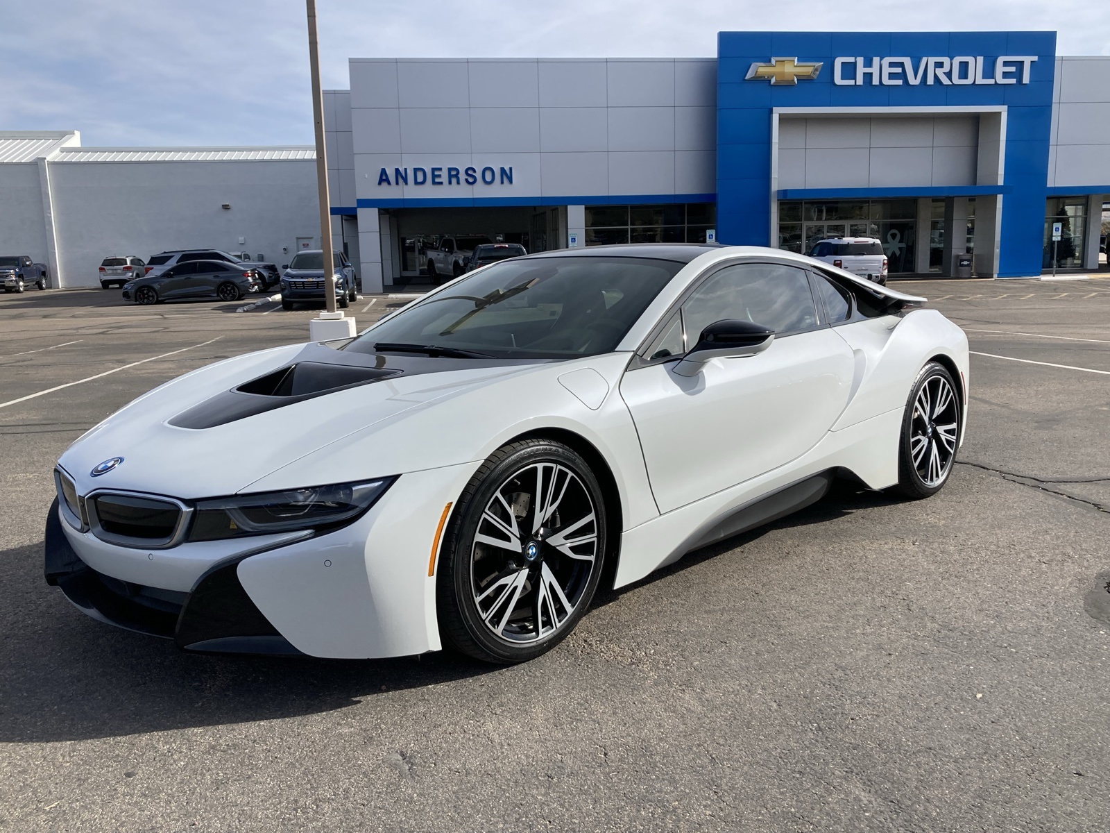 2017 BMW i8 Mega World's photo
