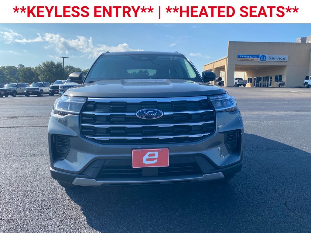 2025 Ford Explorer photo 2