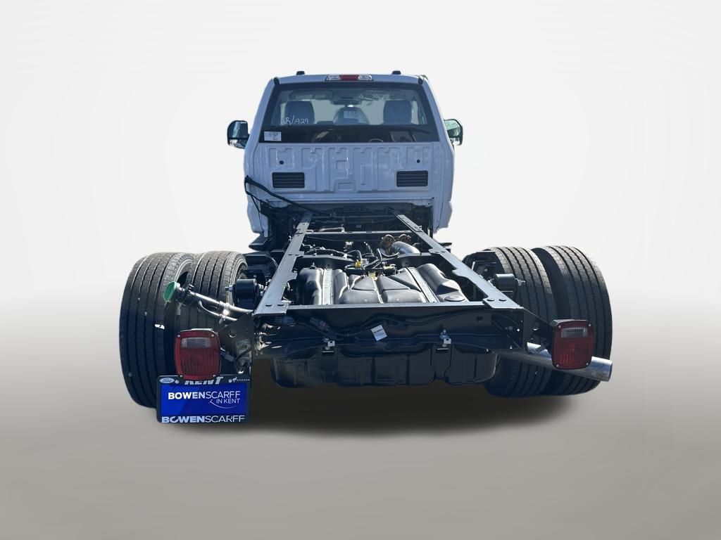 2025 Ford F-600 photo 3