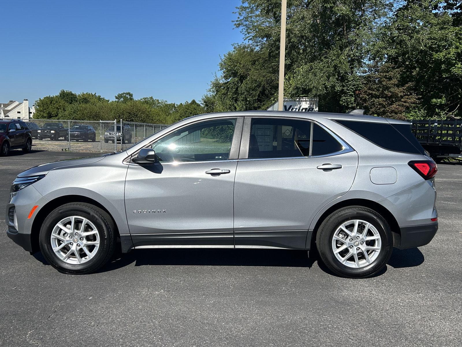 2024 Chevrolet Equinox LT photo 3