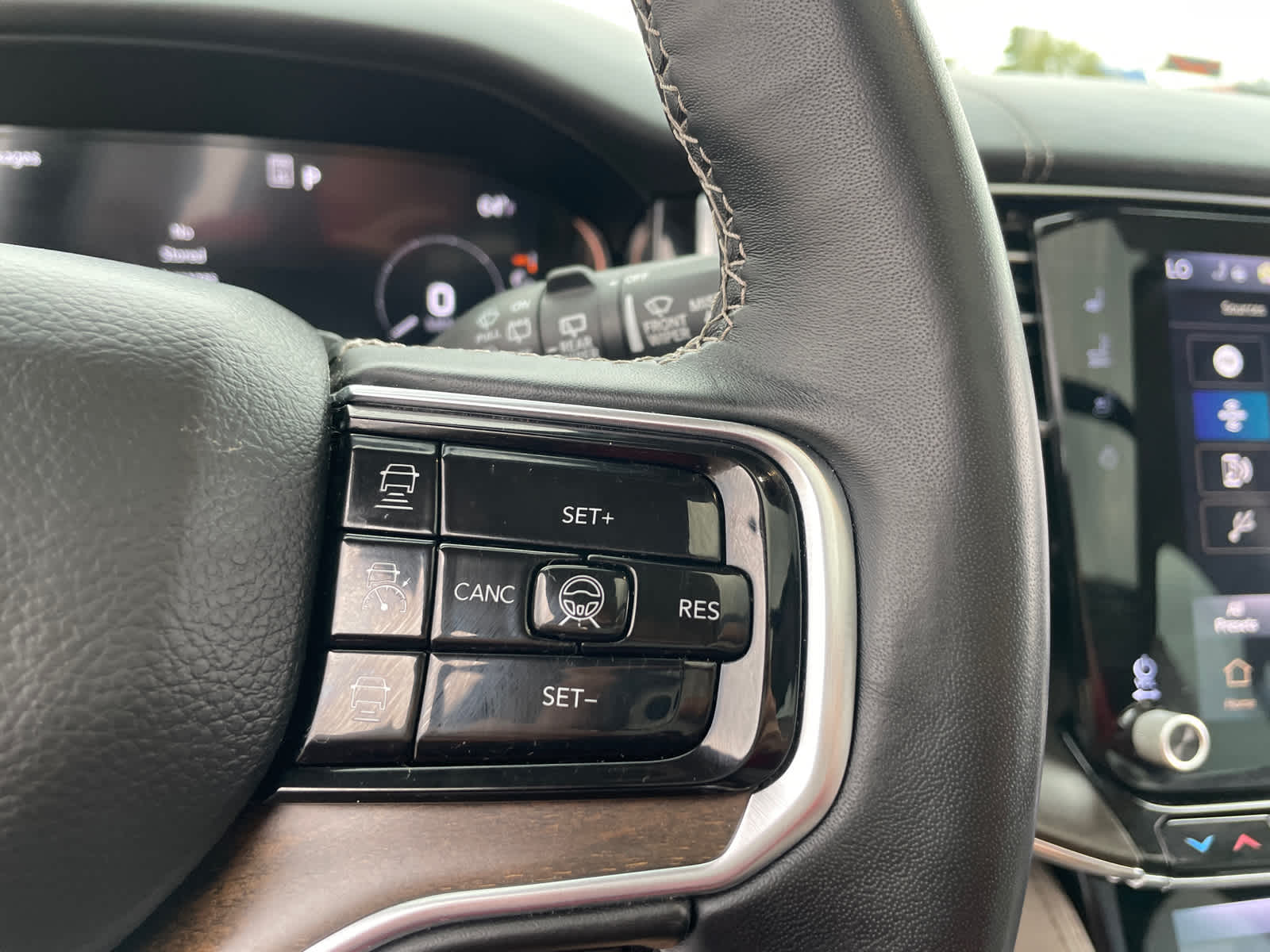 2023 Jeep Grand Wagoneer Base photo 24