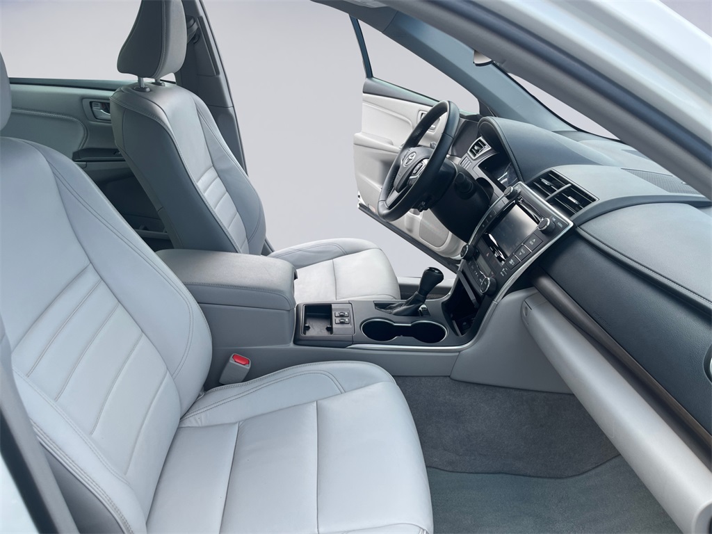 2017 Toyota Camry XLE photo 17