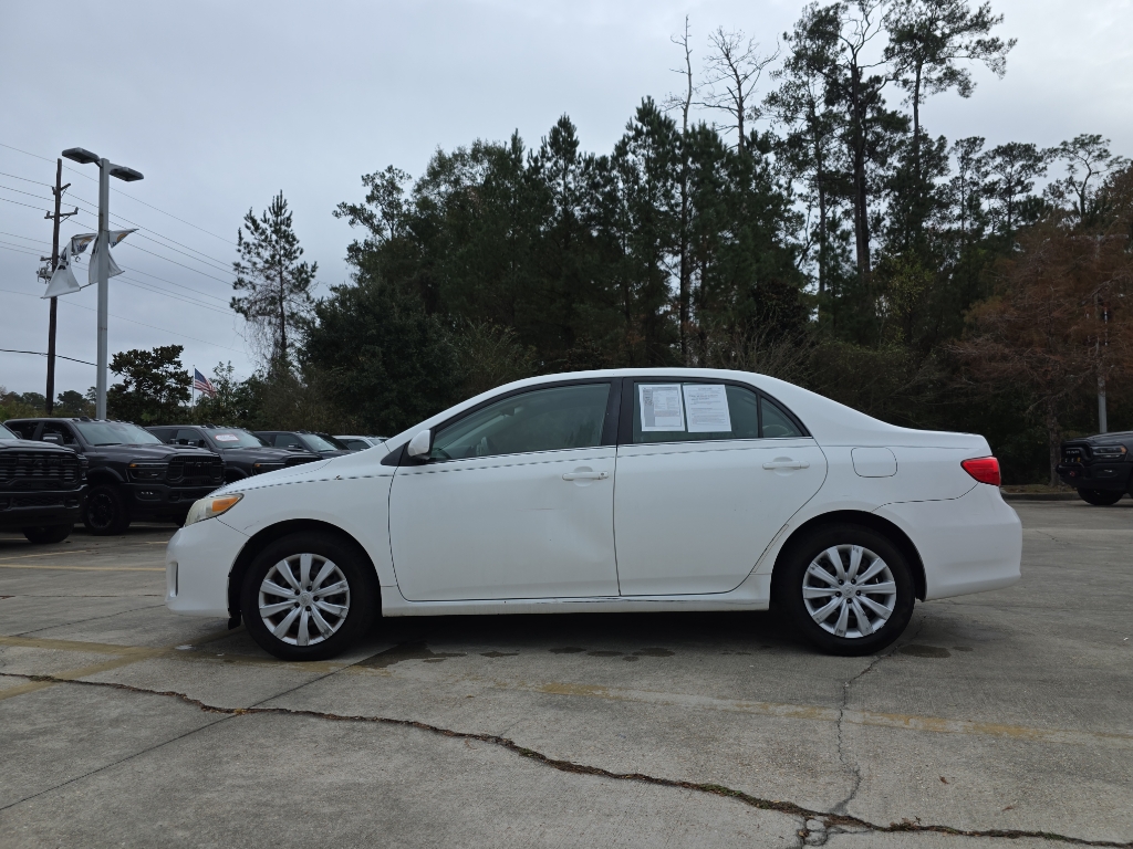 2013 Toyota Corolla LE photo 3