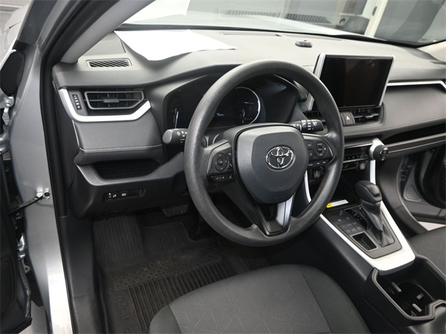 2025 Toyota RAV4 XLE photo 4
