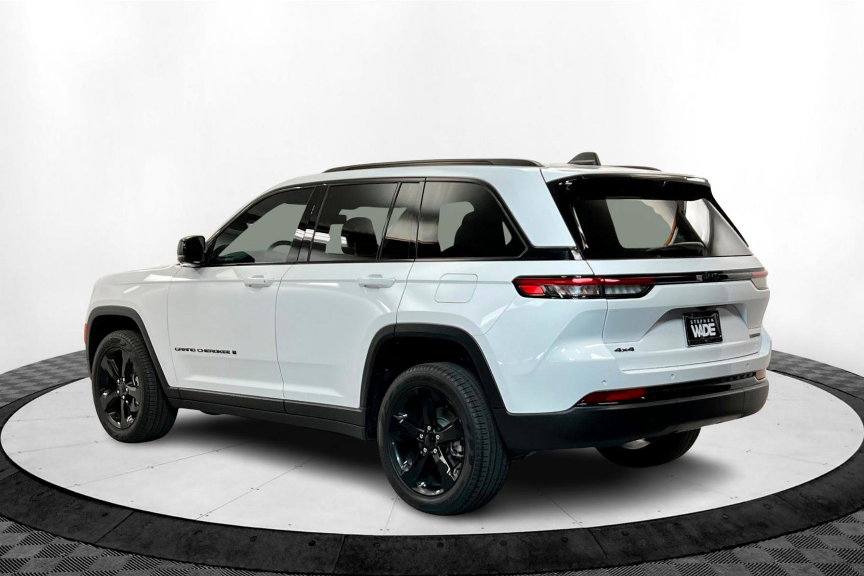 2024 Jeep Grand Cherokee Limited photo 3