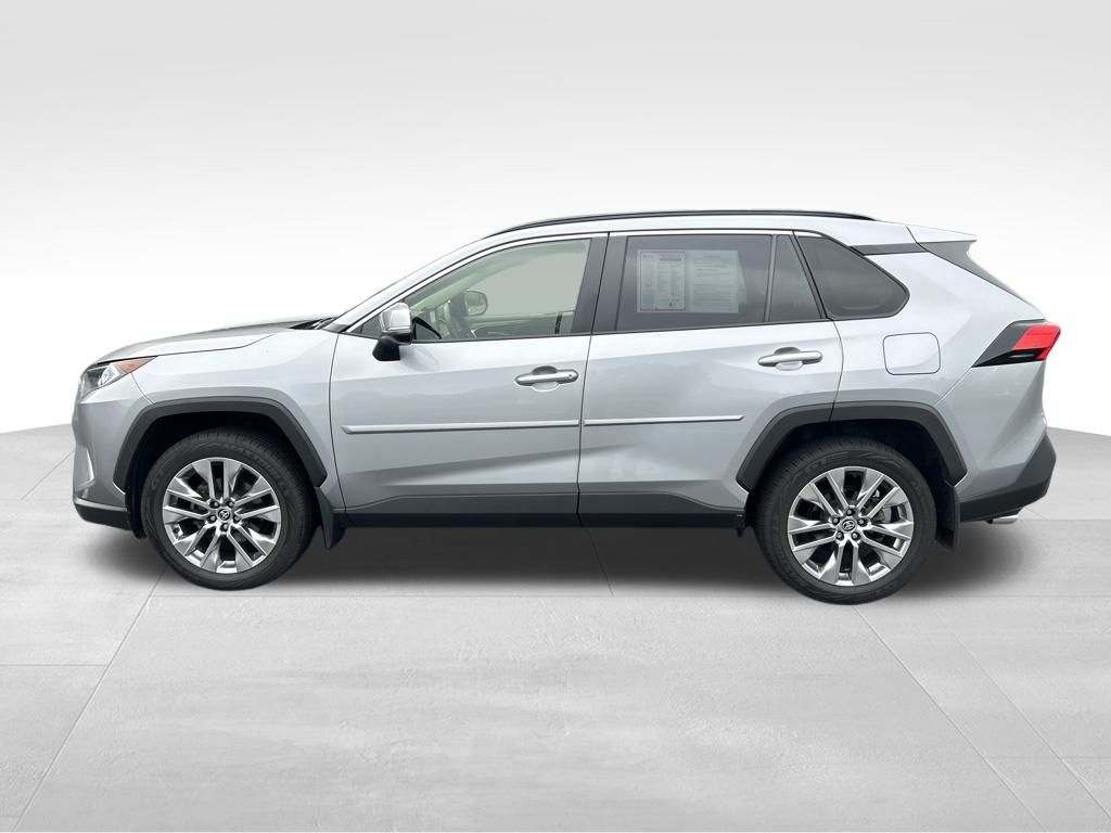 2020 Toyota RAV4 XLE Premium photo 2