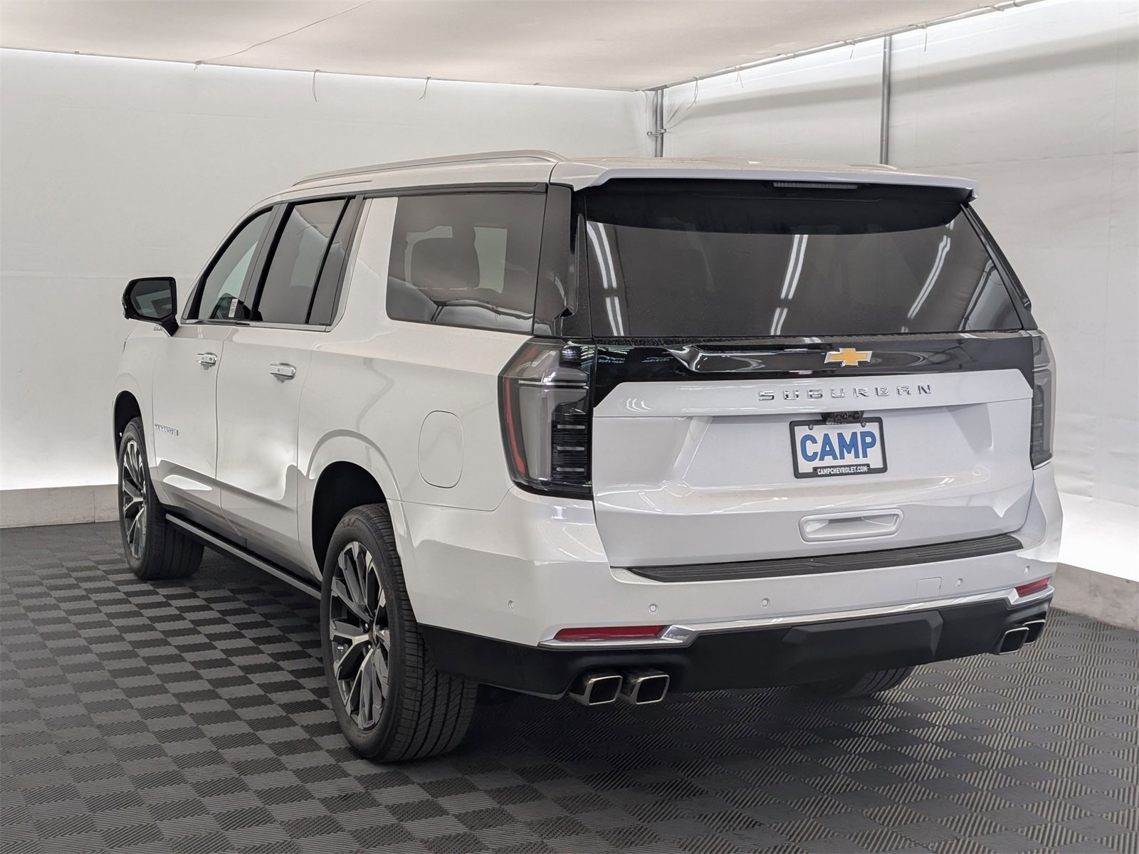 2025 Chevrolet Suburban High Country photo 3