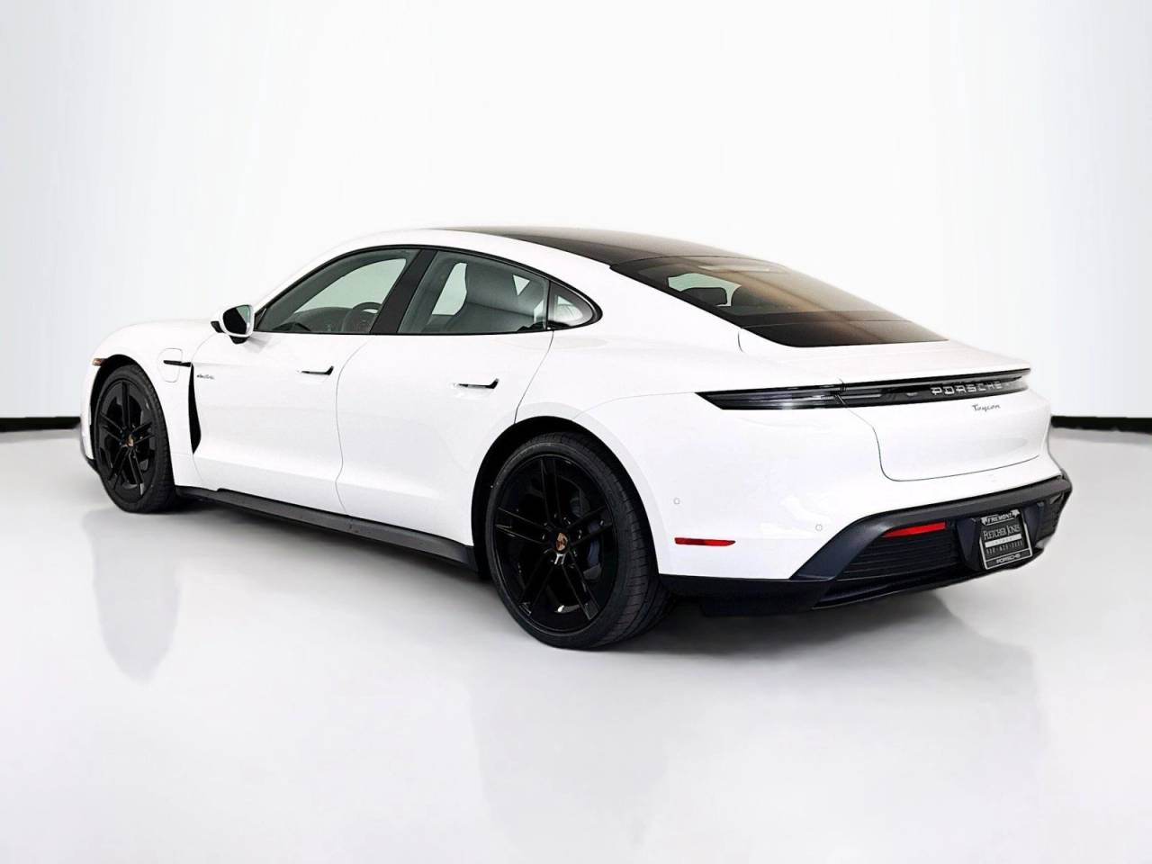2025 Porsche Taycan photo 3