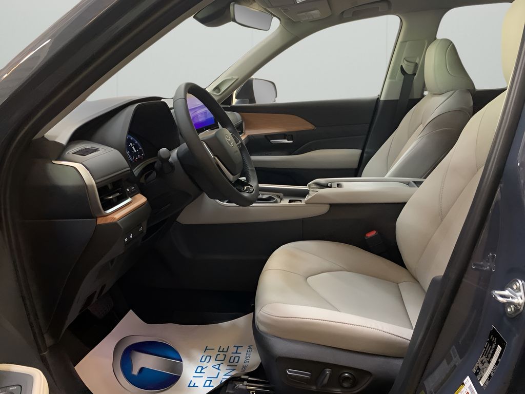 2025 Toyota Grand Highlander Limited AWD photo 7