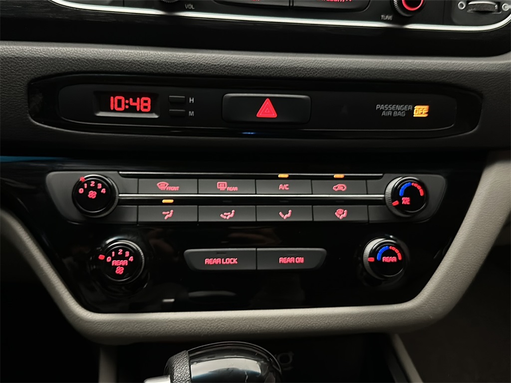 2015 Kia Sedona LX photo 21