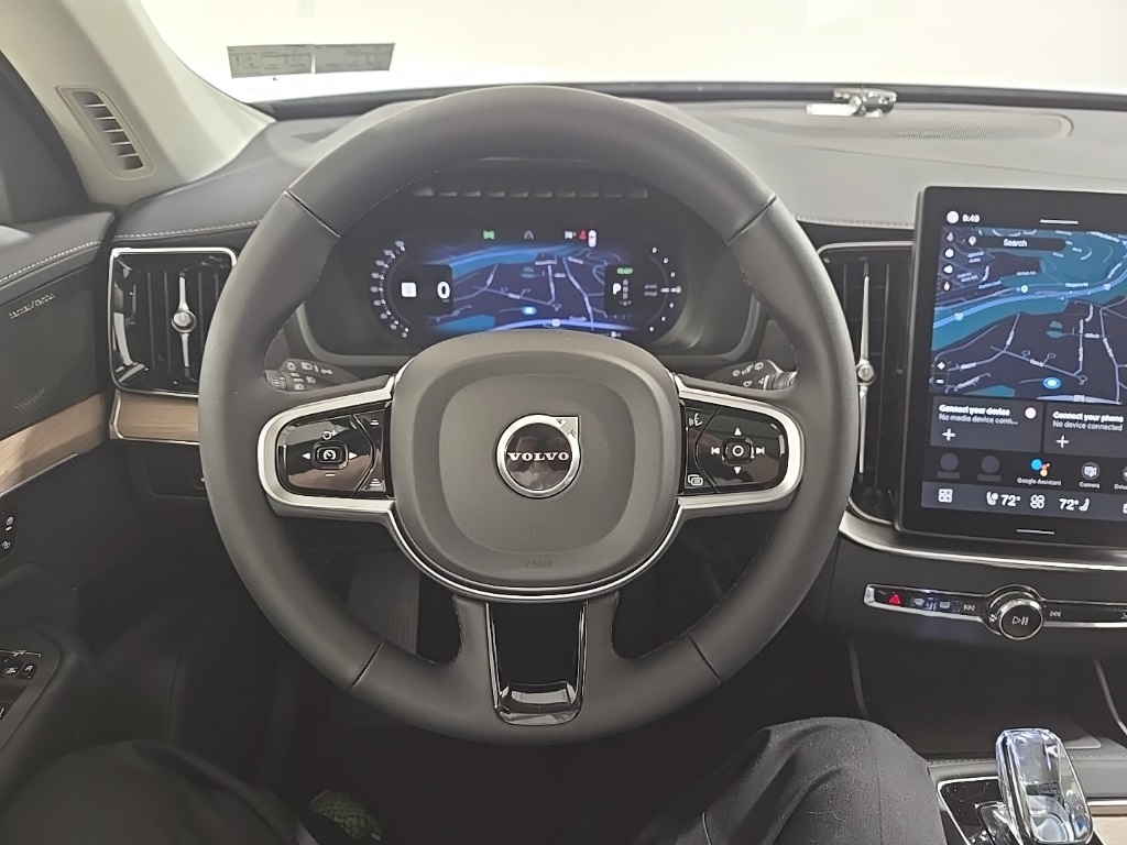 2026 Volvo XC90 T8 Plus photo 10