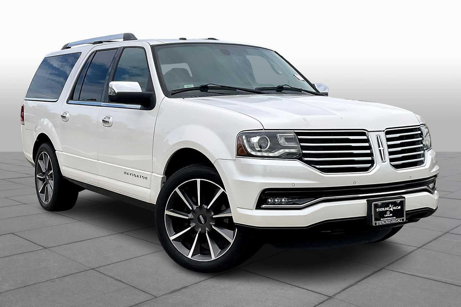 2017 Lincoln Navigator L Reserve photo 2