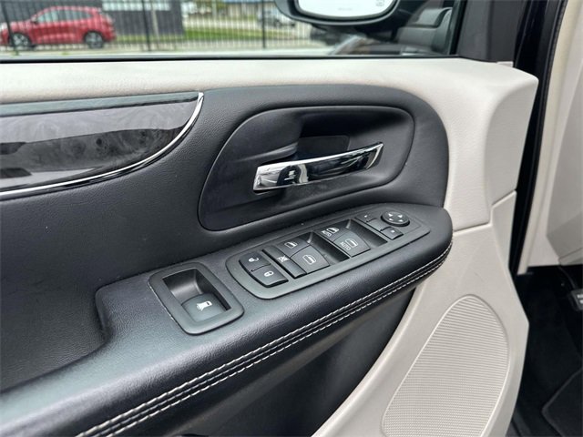 2014 Chrysler Town & Country photo 11