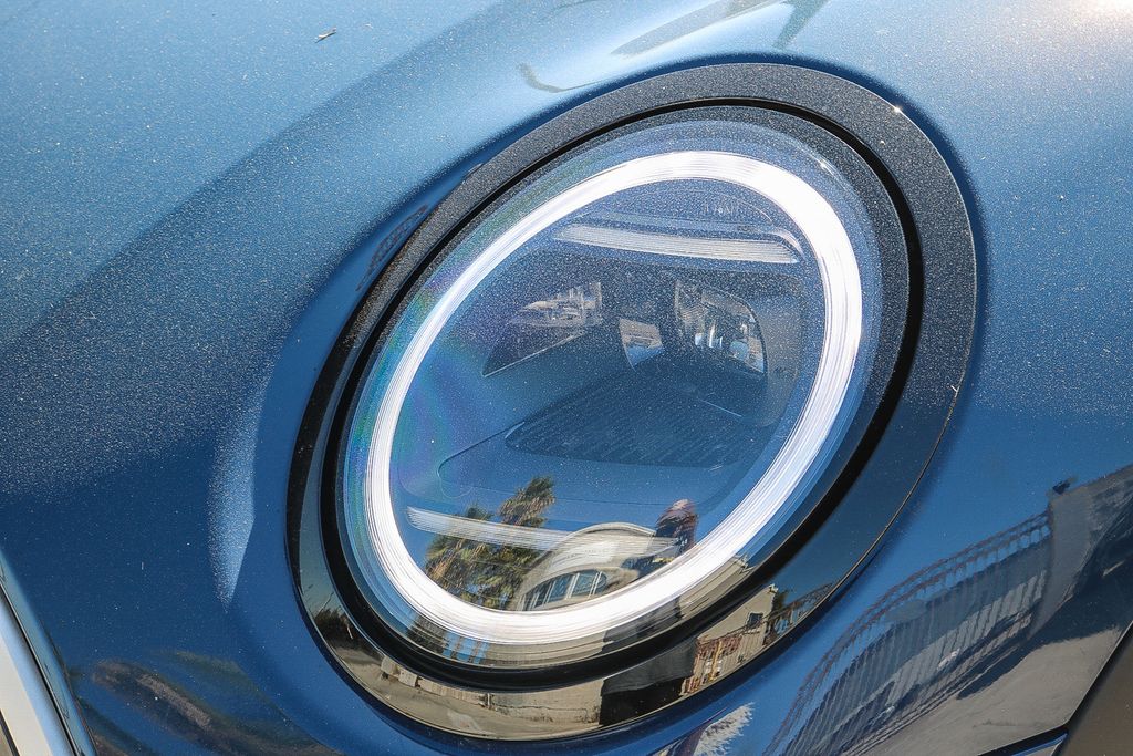 2025 Mini Cooper 2 Door Hardtop Signature photo 3